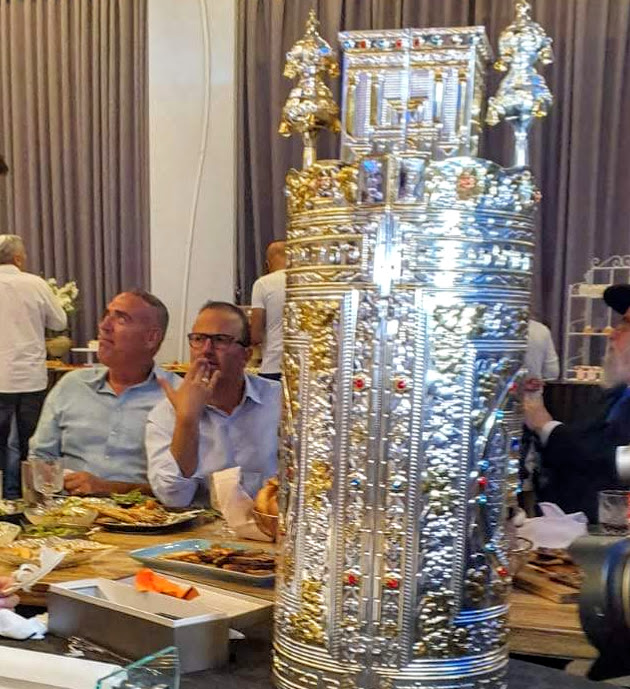 מתופפים להכנסת ספר תורה